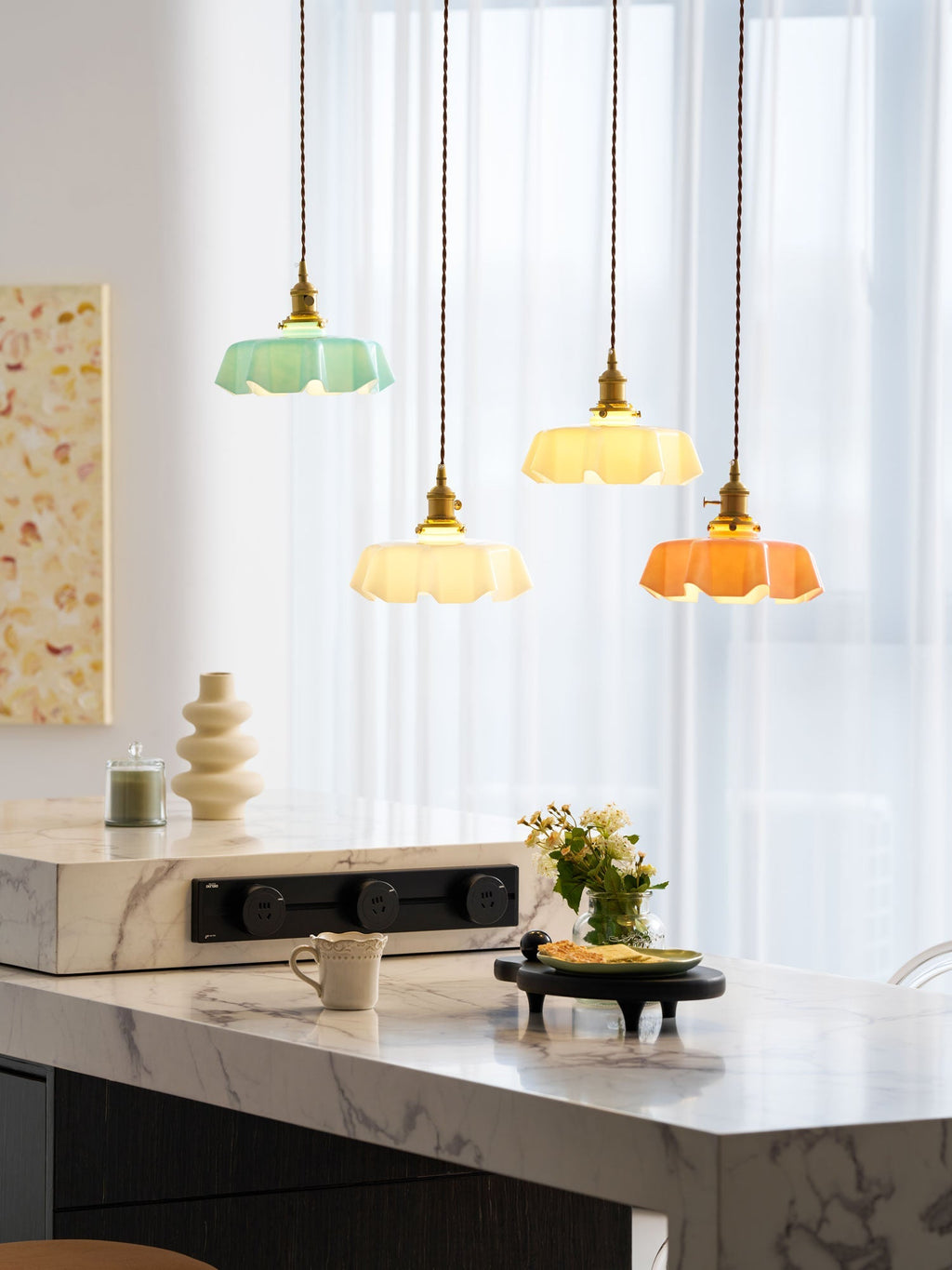 Francouzské květinové plisované závěsné svítidlo — vintage design osvětlení