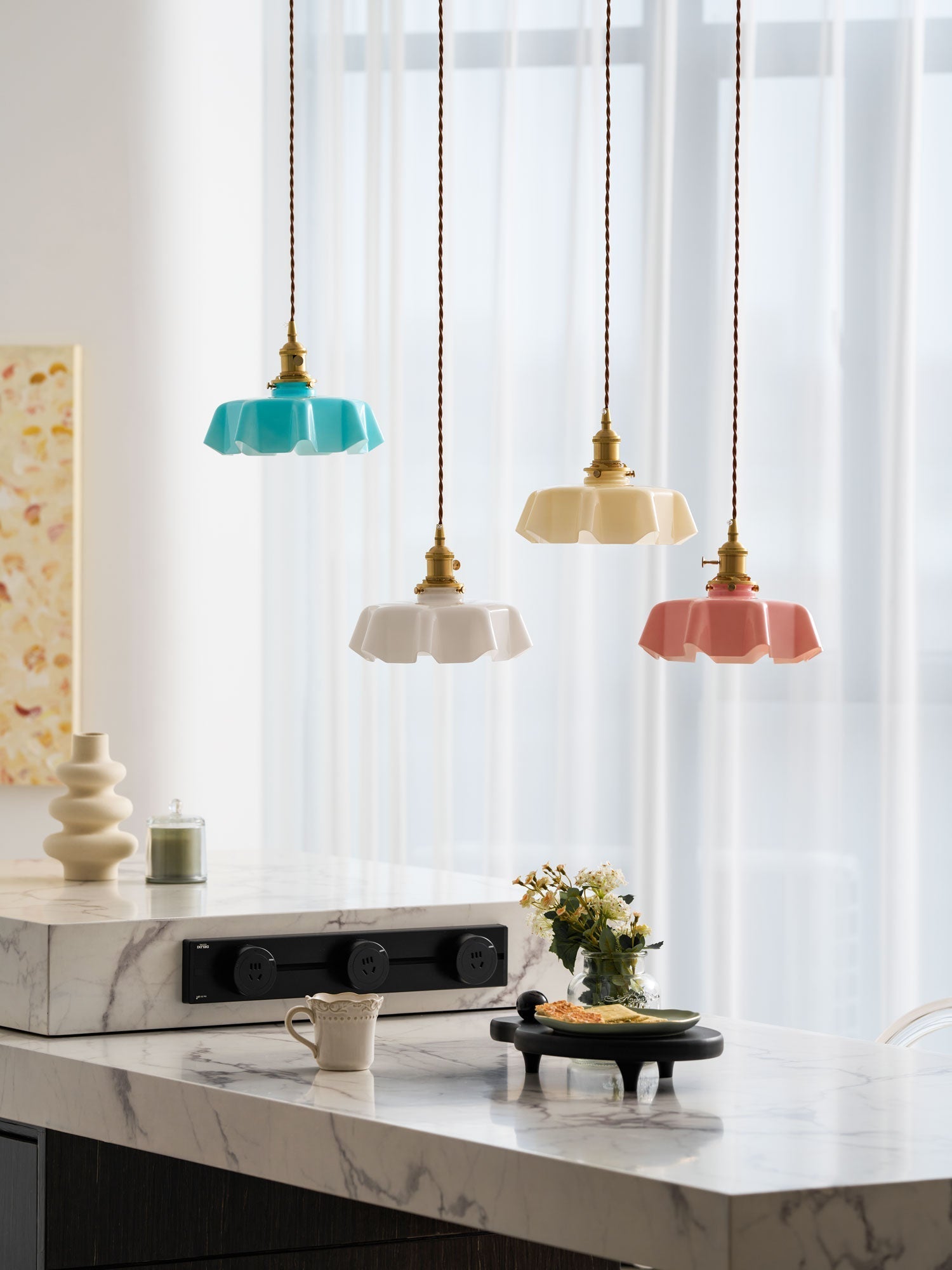 Francouzské květinové plisované závěsné svítidlo — vintage design osvětlení