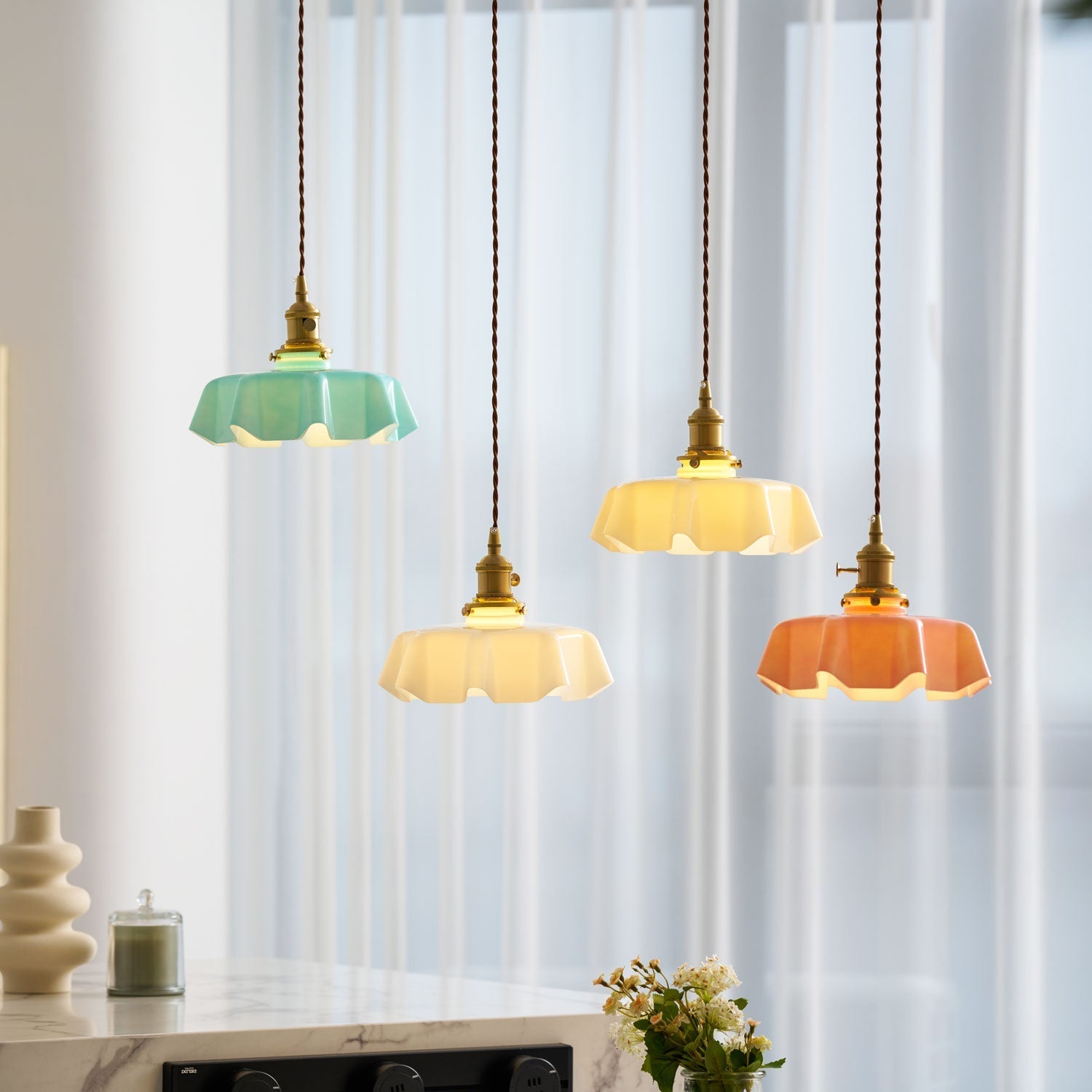 Francouzské květinové plisované závěsné svítidlo — vintage design osvětlení