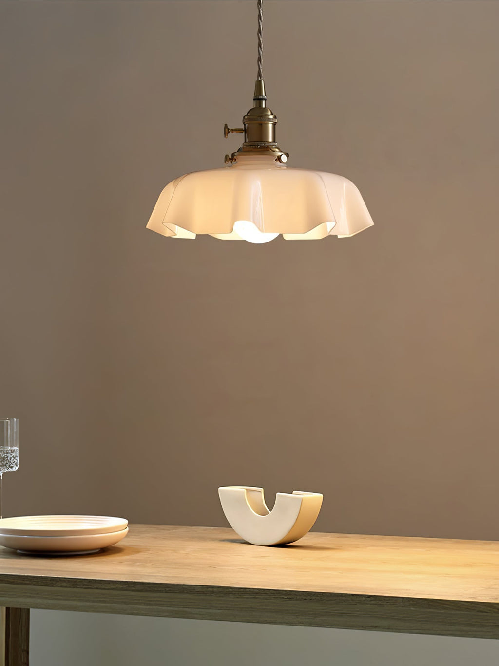 Francouzské květinové plisované závěsné svítidlo — vintage design osvětlení
