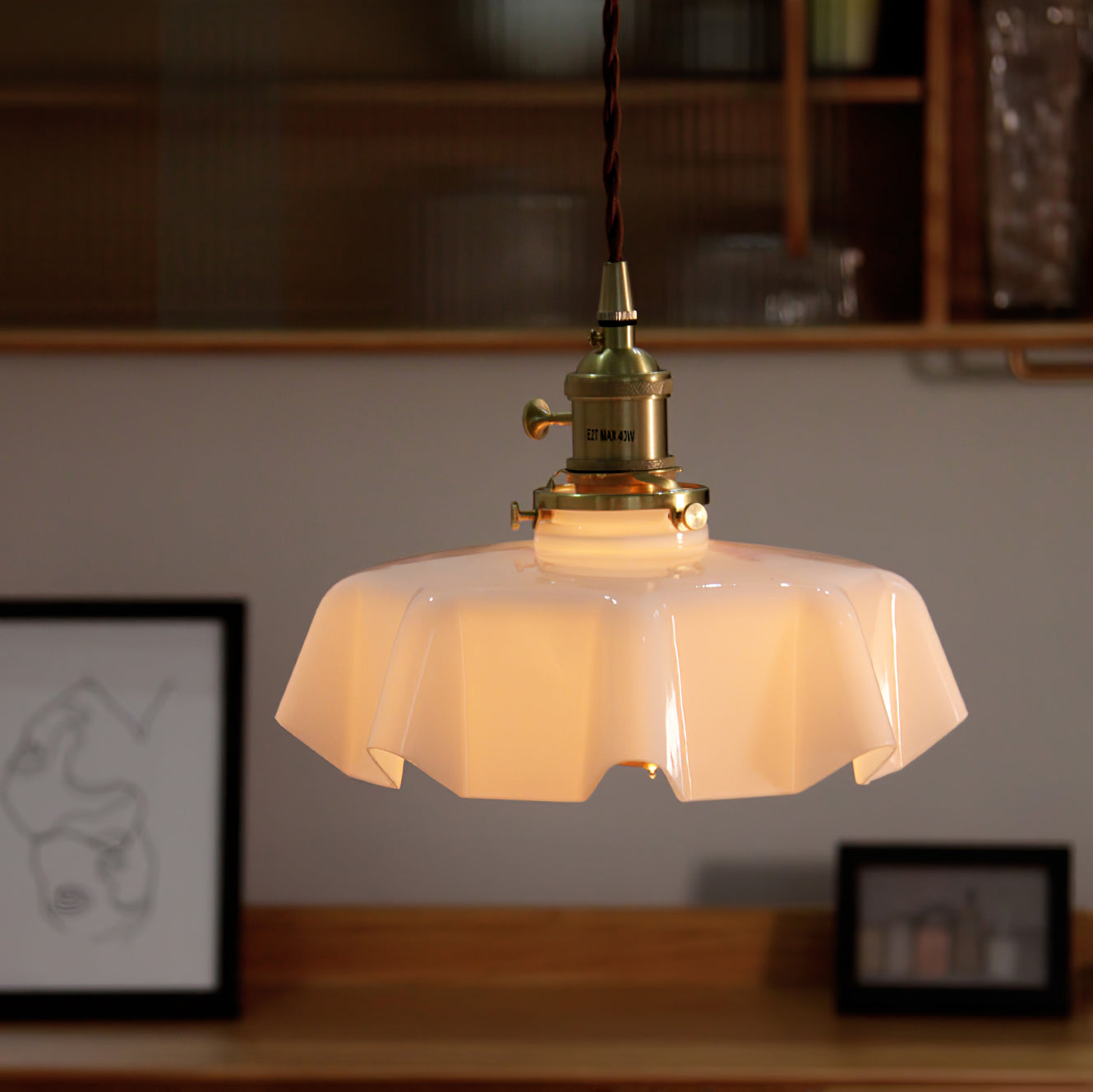 Francouzské květinové plisované závěsné svítidlo — vintage design osvětlení