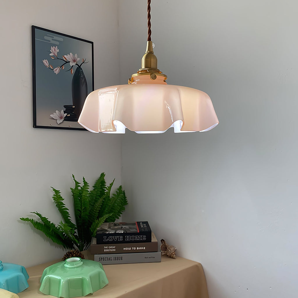 Francouzské květinové plisované závěsné svítidlo — vintage design osvětlení