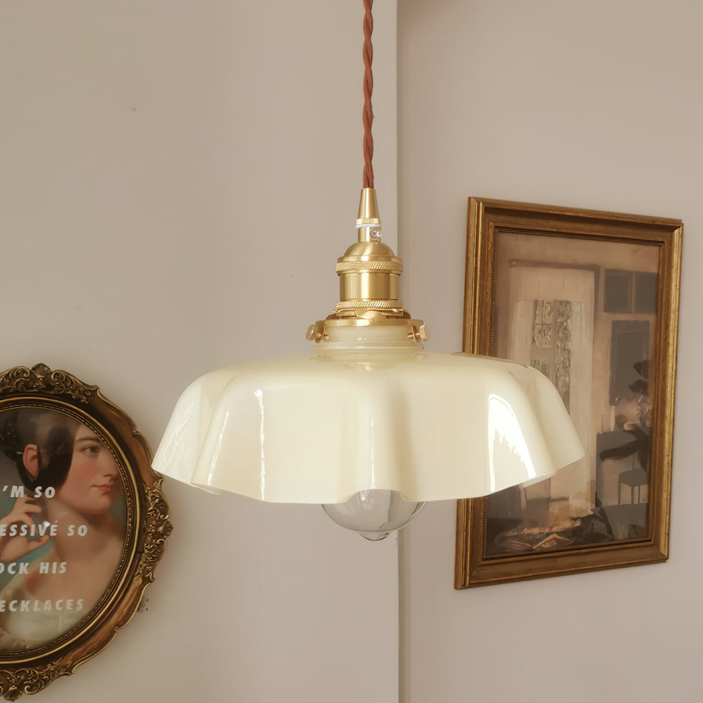 Francouzské květinové plisované závěsné svítidlo — vintage design osvětlení