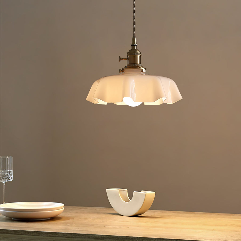 Francouzské květinové plisované závěsné svítidlo — vintage design osvětlení