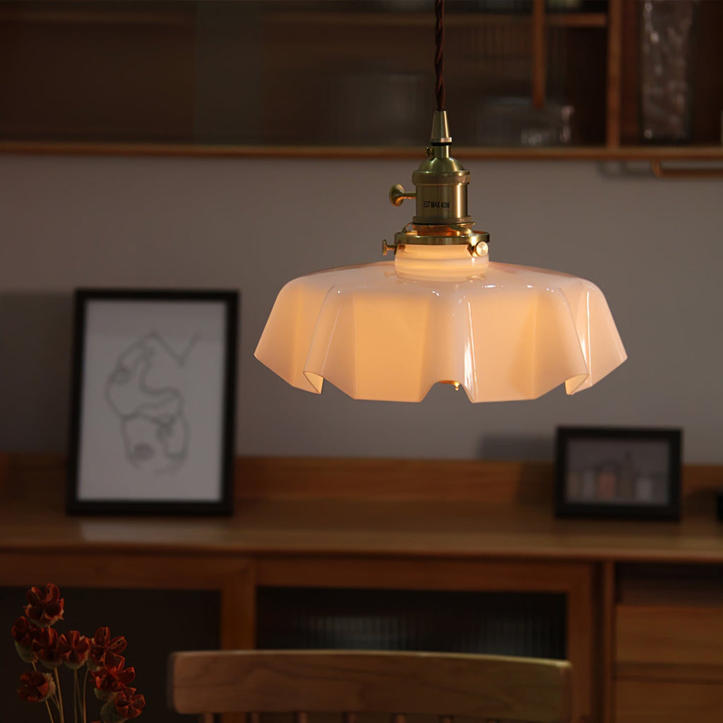 Francouzské květinové plisované závěsné svítidlo — vintage design osvětlení