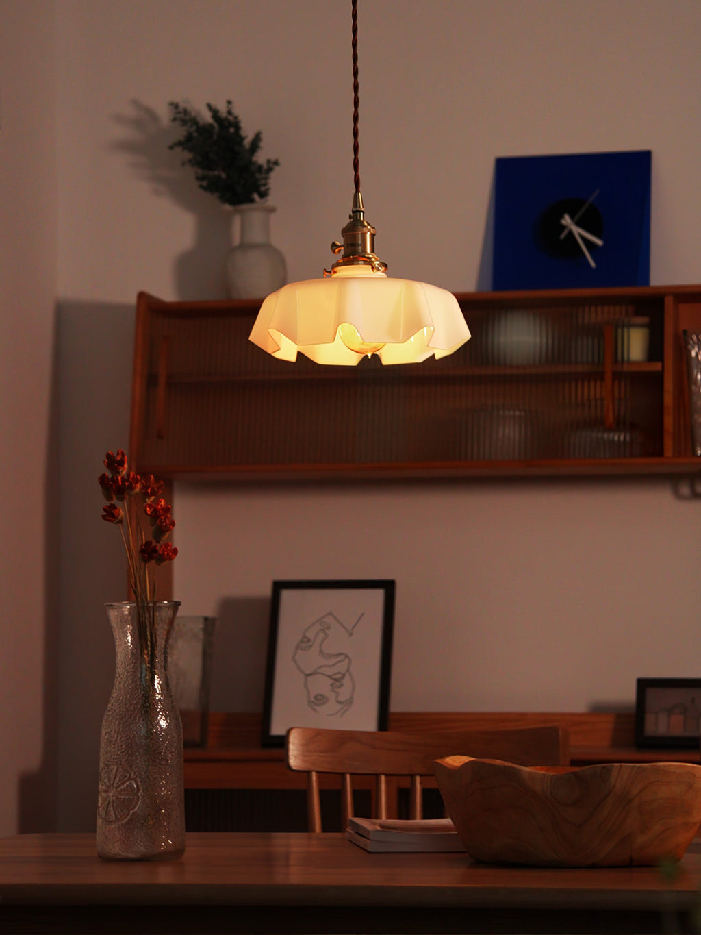 Francouzské květinové plisované závěsné svítidlo — vintage design osvětlení