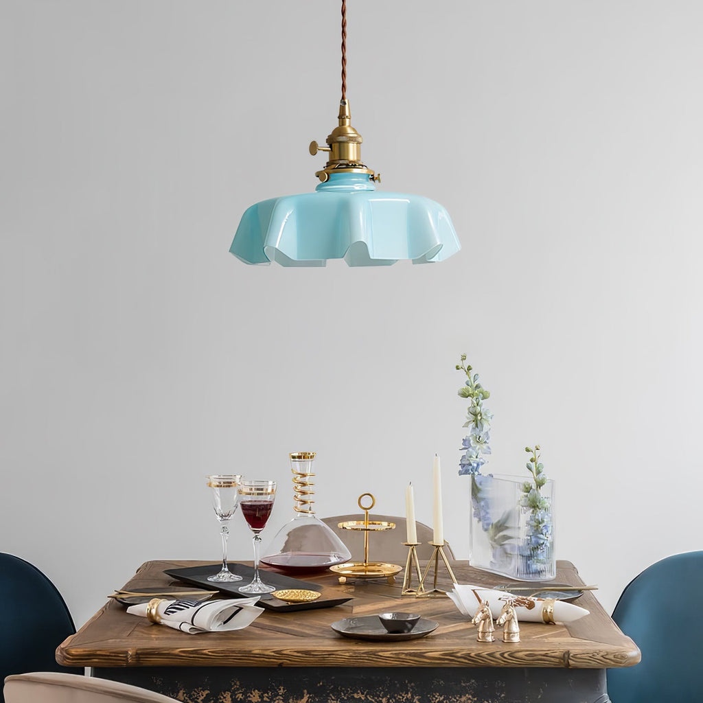 Francouzské květinové plisované závěsné svítidlo — vintage design osvětlení