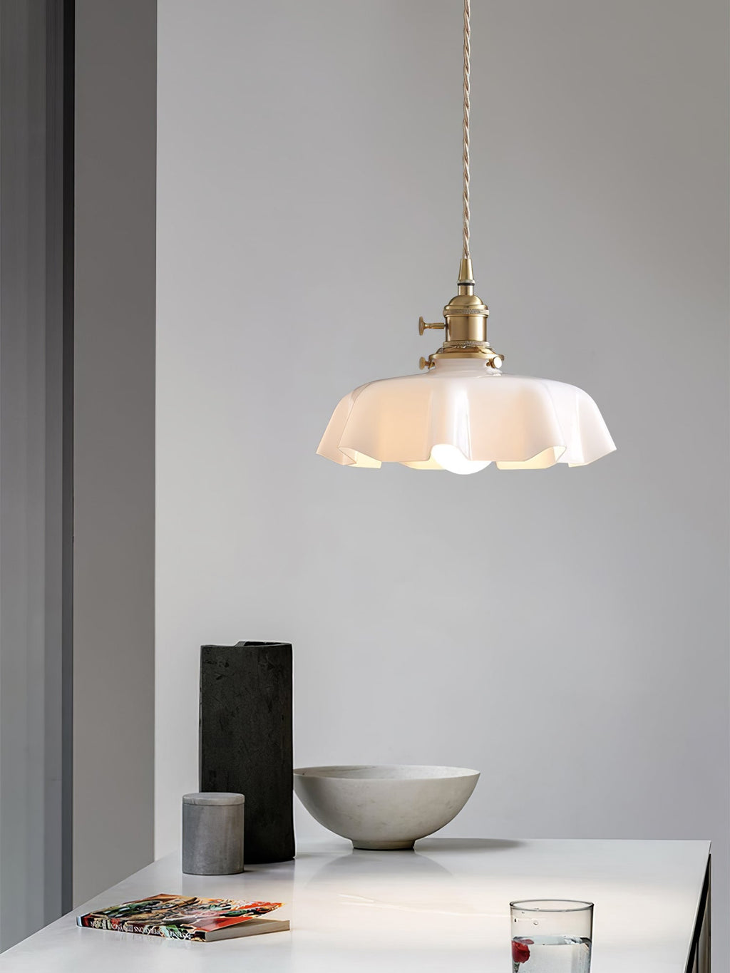 Francouzské květinové plisované závěsné svítidlo — vintage design osvětlení
