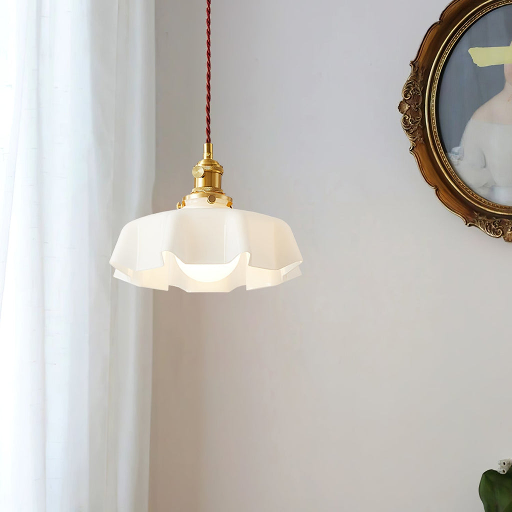 Francouzské květinové plisované závěsné svítidlo — vintage design osvětlení