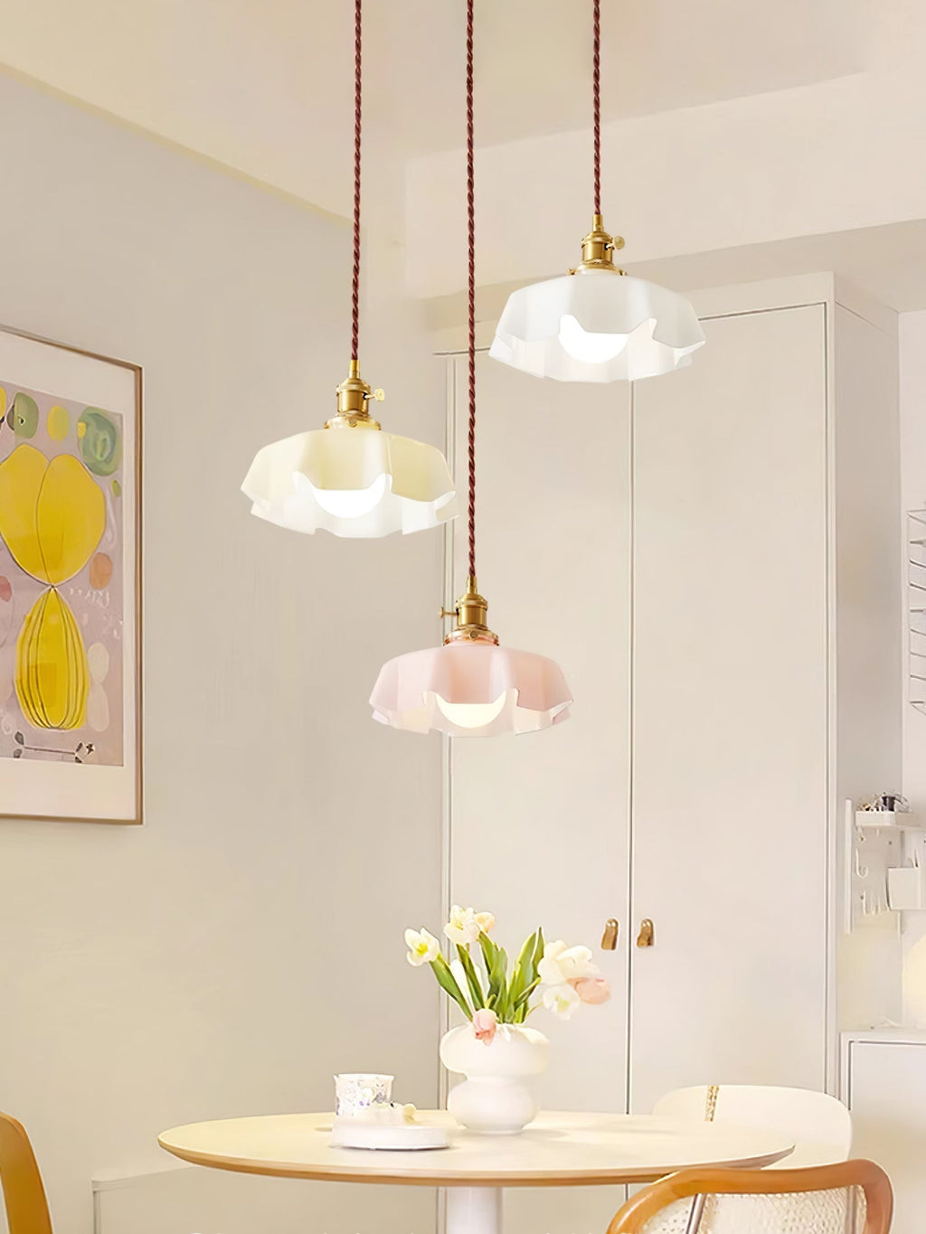 Francouzské květinové plisované závěsné svítidlo — vintage design osvětlení