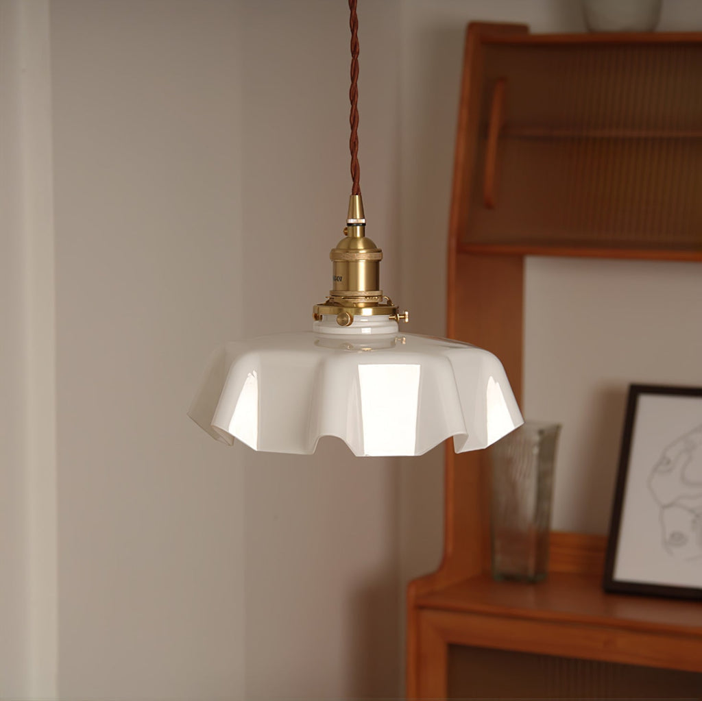 Francouzské květinové plisované závěsné svítidlo — vintage design osvětlení