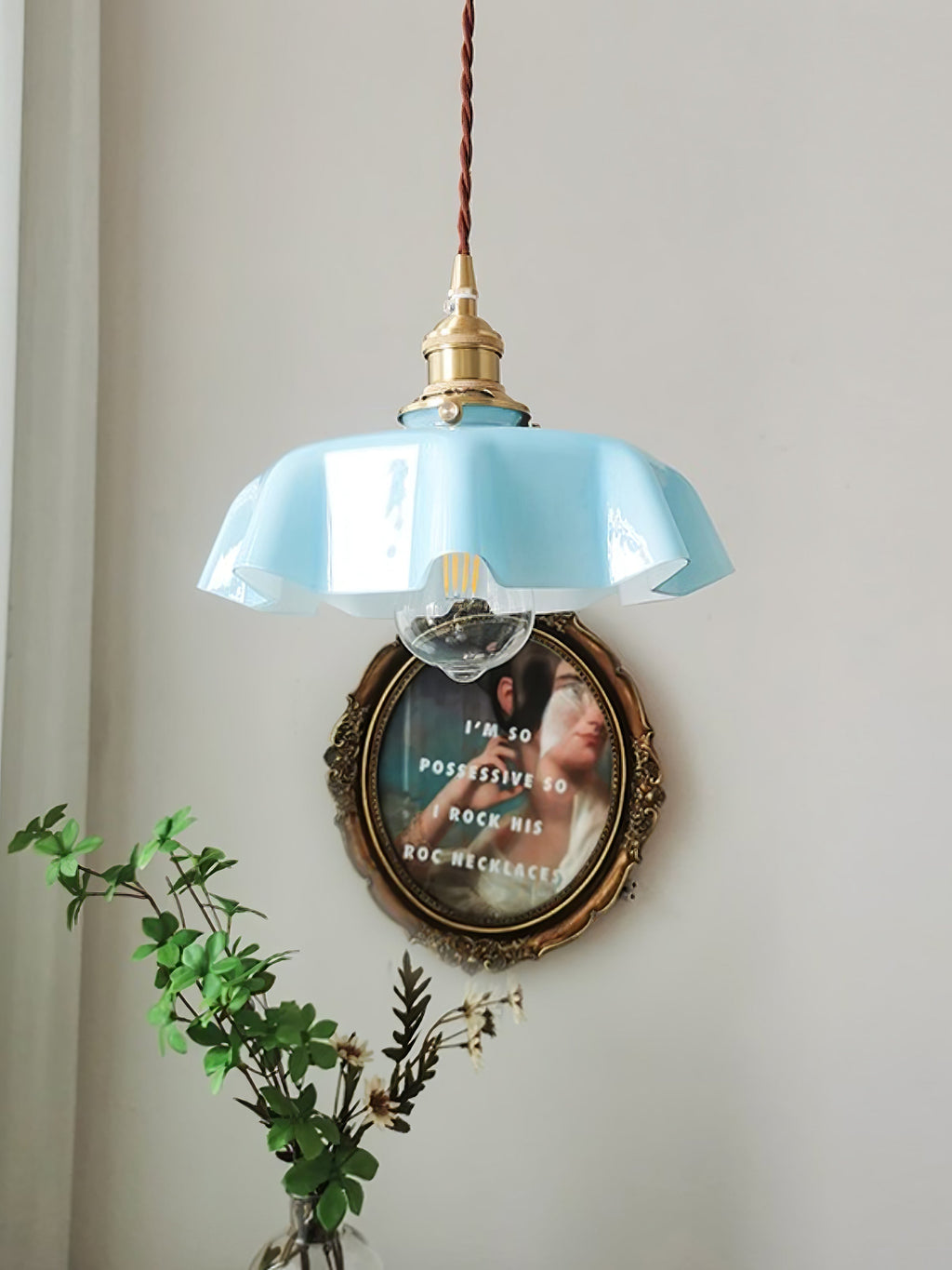 Francouzské květinové plisované závěsné svítidlo — vintage design osvětlení
