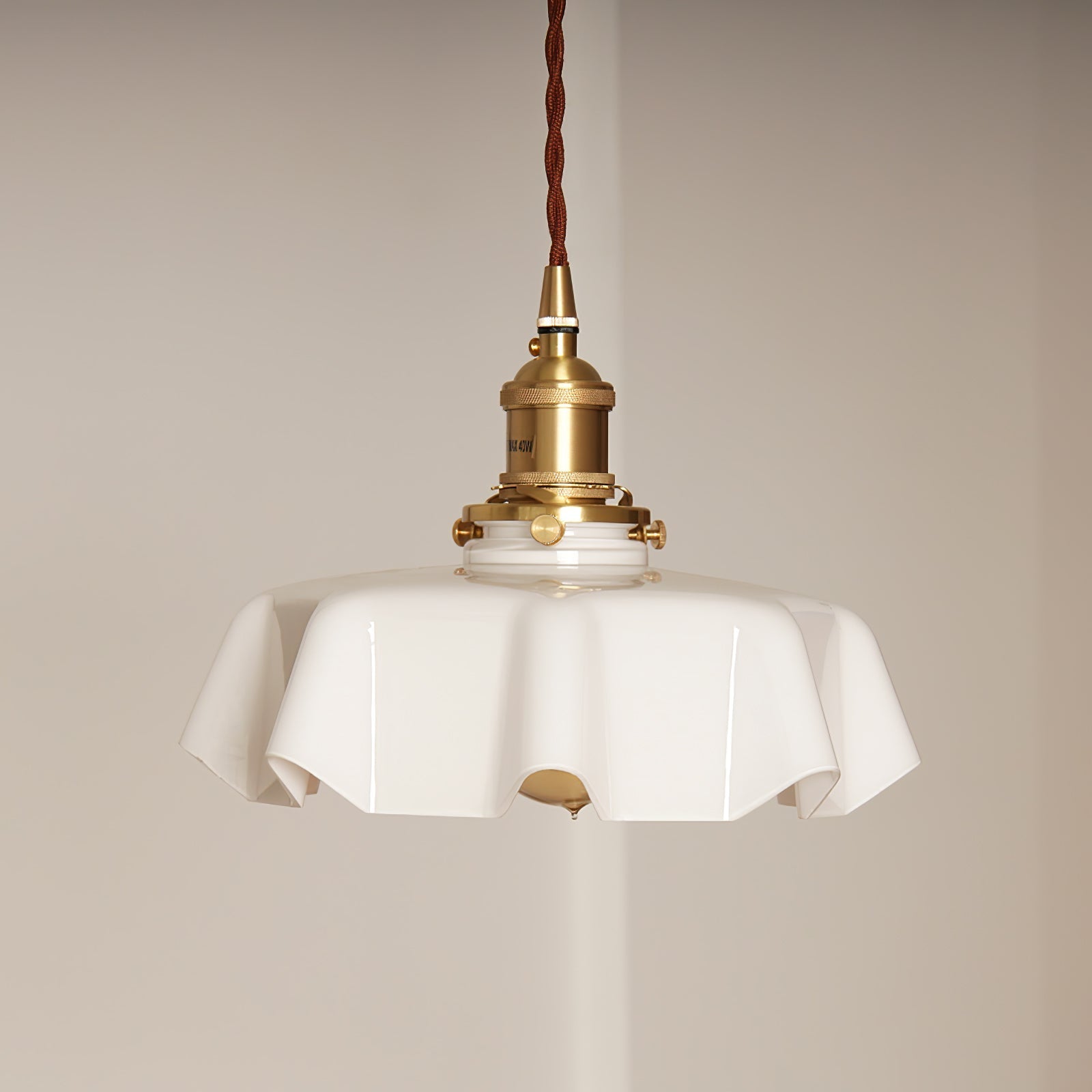 Francouzské květinové plisované závěsné svítidlo — vintage design osvětlení