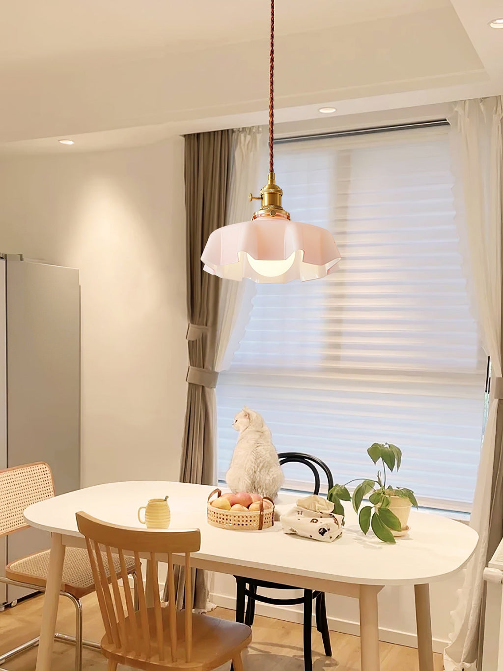 Francouzské květinové plisované závěsné svítidlo — vintage design osvětlení
