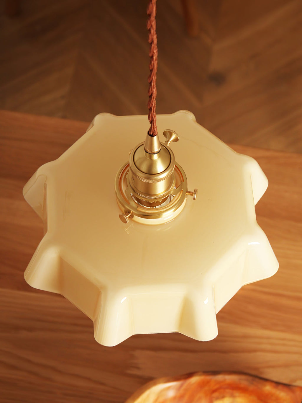 Fransk blomstertaklampa – radiell kronbladsformad kupol, Ø 25 cm