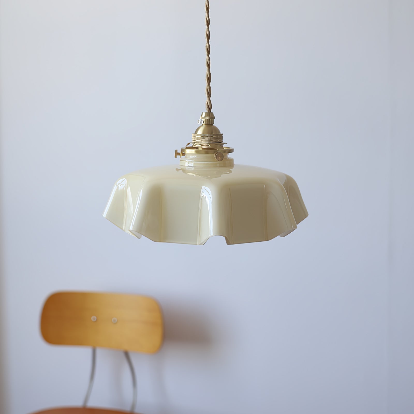 Fransk blomstertaklampa – radiell kronbladsformad kupol, Ø 25 cm