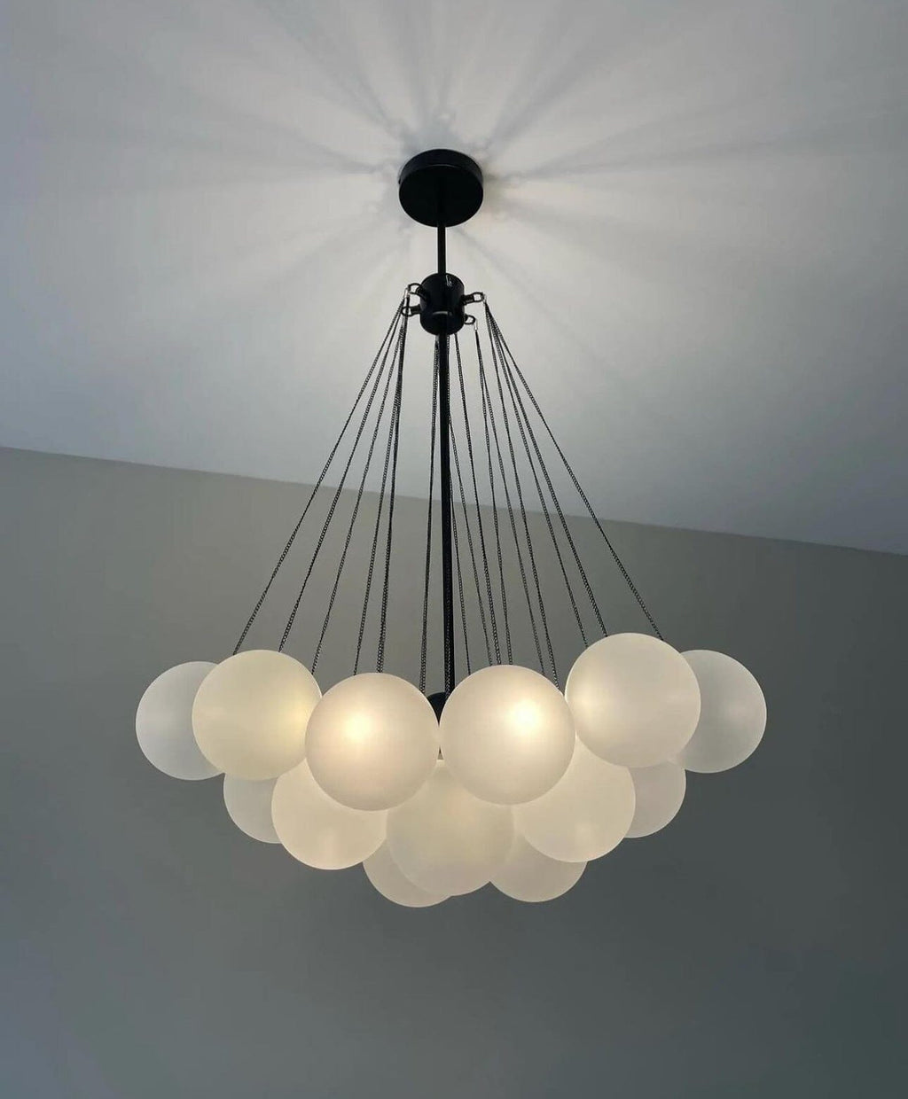Lunera Frosted Globe Chandelier | Orntli