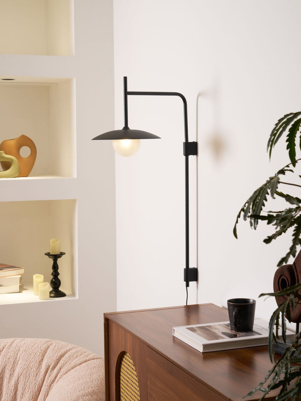 Gea Wandleuchte mit Schwenkarm und Stecksystem – geschwungenes Arm-Design, sanfte Beleuchtung