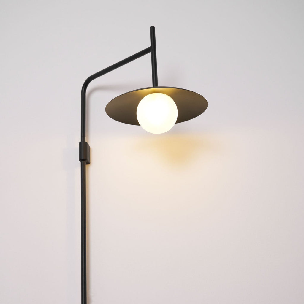 Gea Wandleuchte mit Schwenkarm und Stecksystem – geschwungenes Arm-Design, sanfte Beleuchtung