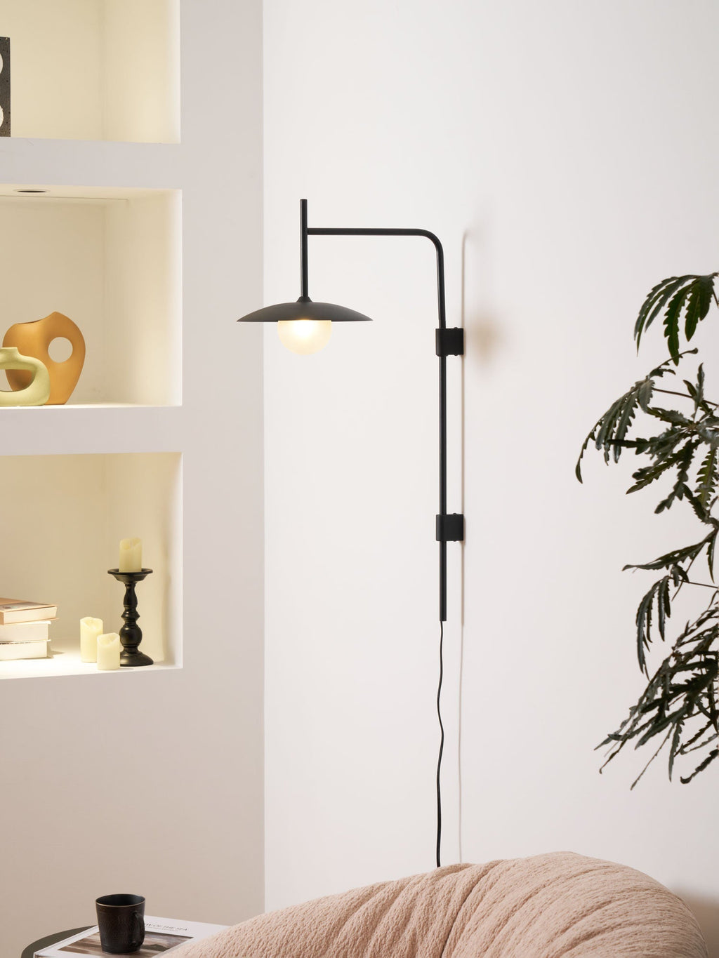 Gea Wandleuchte mit Schwenkarm und Stecksystem – geschwungenes Arm-Design, sanfte Beleuchtung