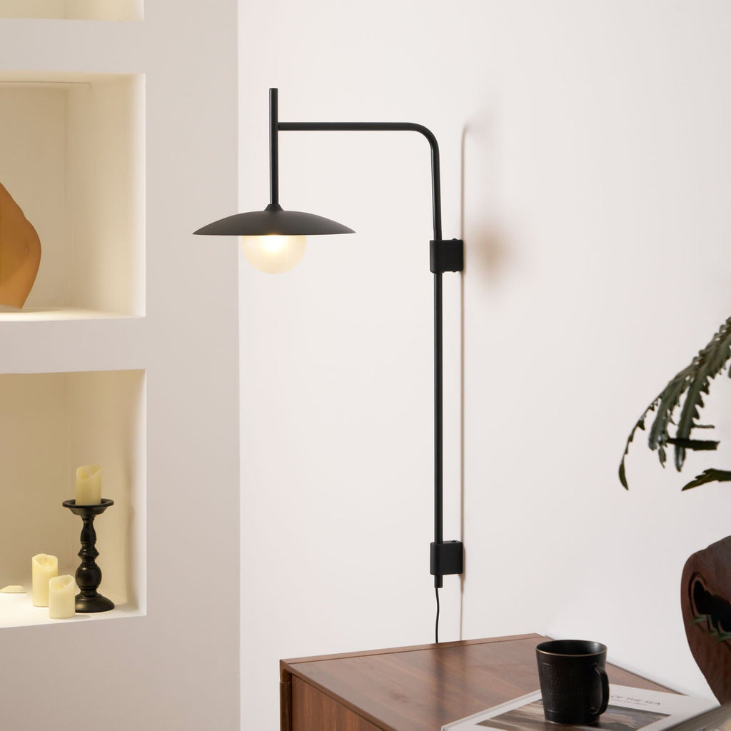 Gea Wandleuchte mit Schwenkarm und Stecksystem – geschwungenes Arm-Design, sanfte Beleuchtung