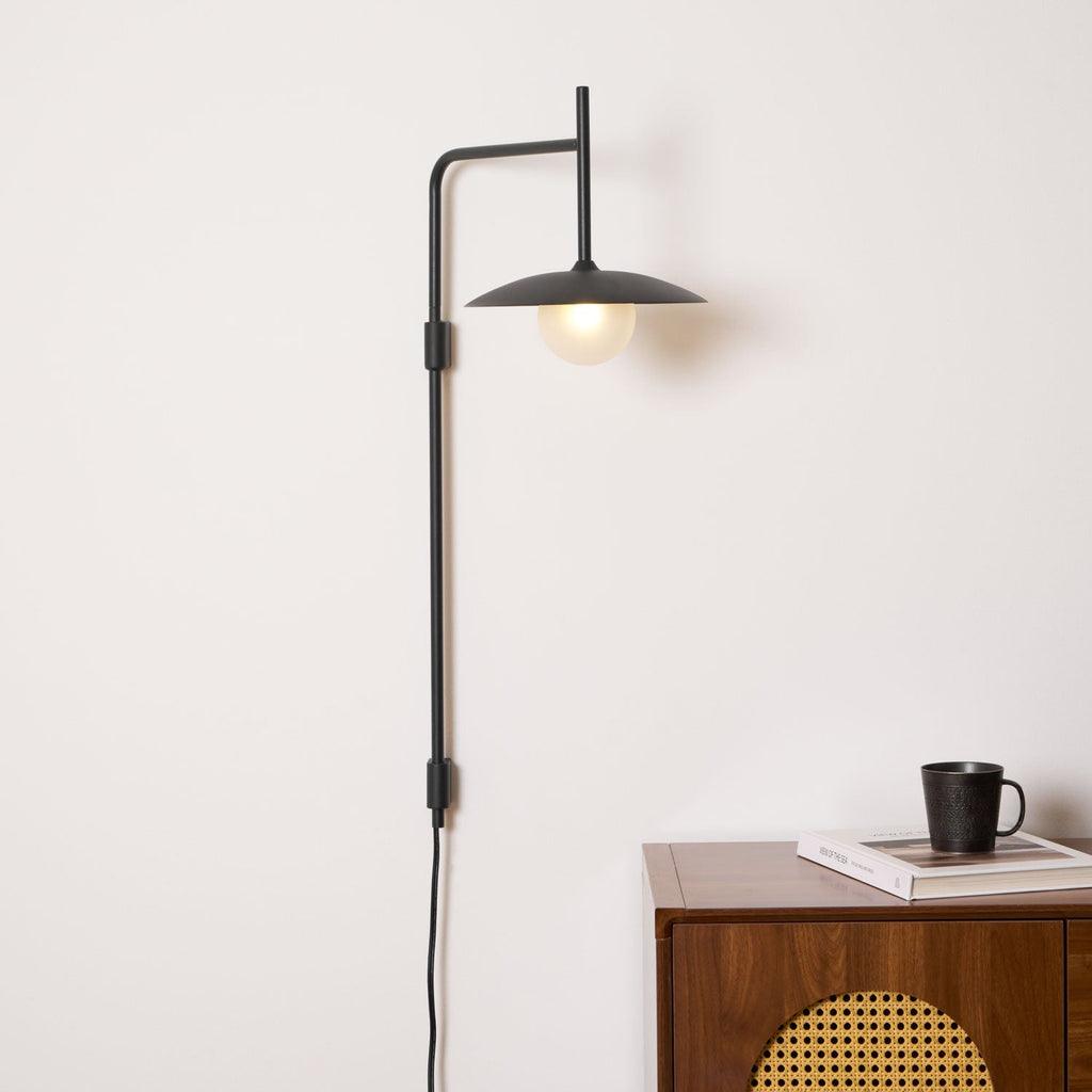 Gea Wandleuchte mit Schwenkarm und Stecksystem – geschwungenes Arm-Design, sanfte Beleuchtung