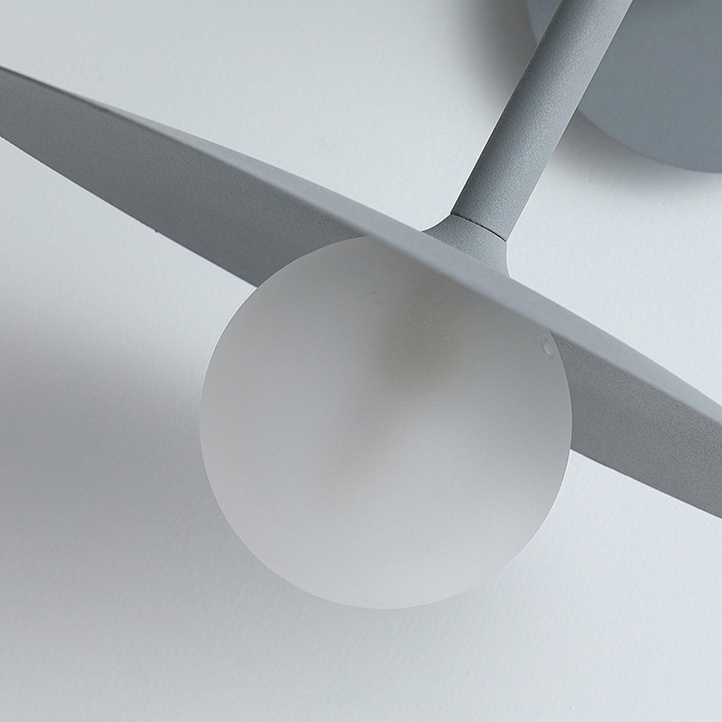 Nástěnné svítidlo Gea z železa — kompaktní zakřivený design