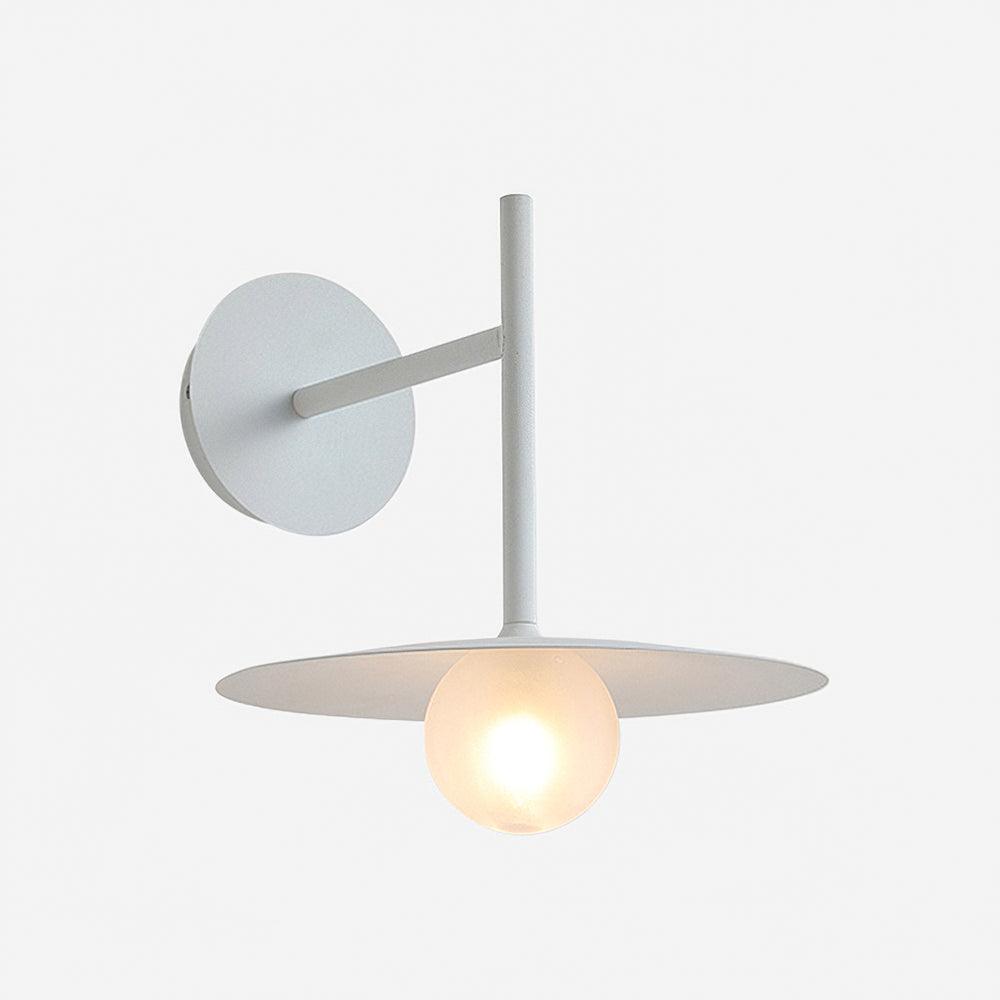 Nástěnné svítidlo Gea z železa — kompaktní zakřivený design