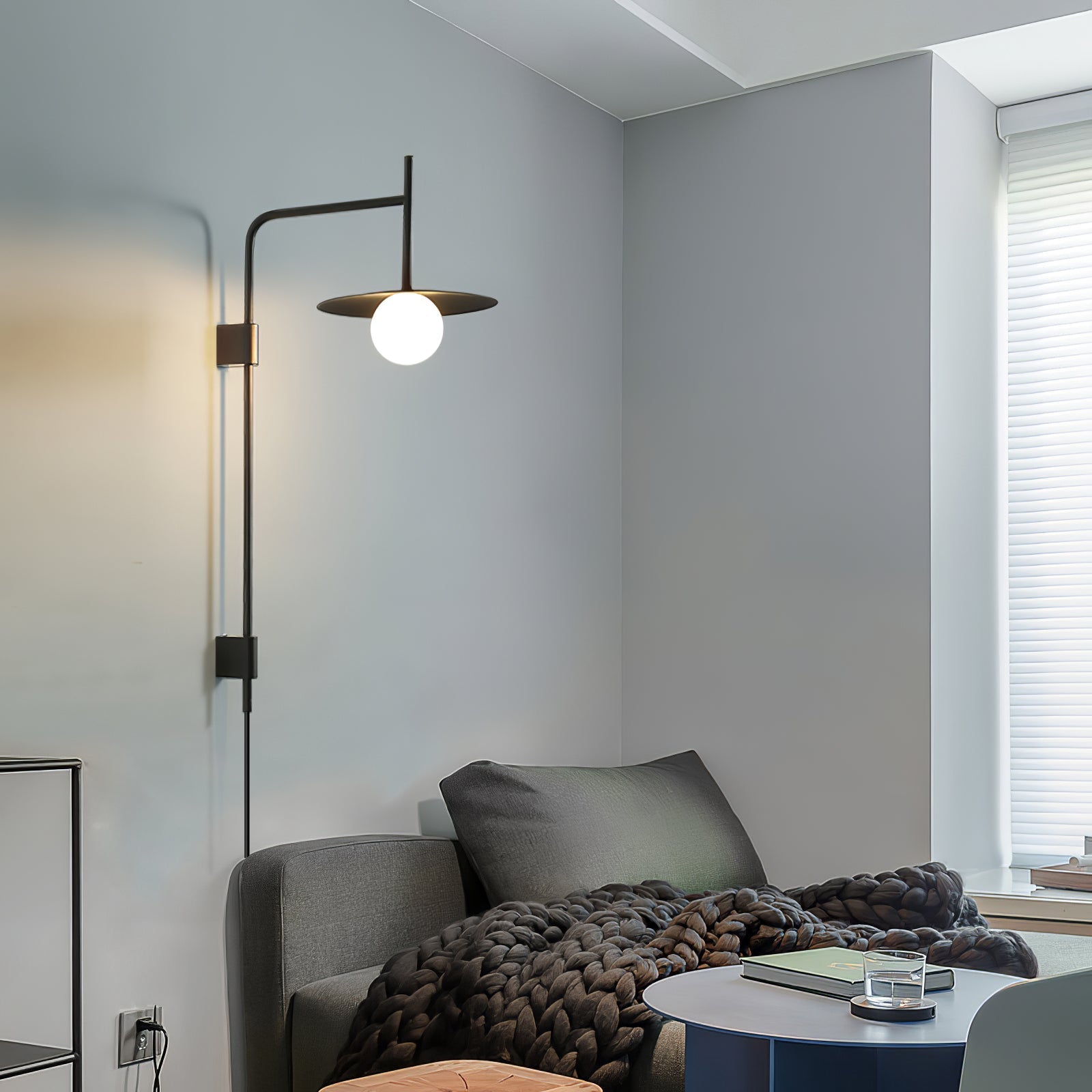 Gea Wandleuchte mit Schwenkarm und Stecksystem – geschwungenes Arm-Design, sanfte Beleuchtung