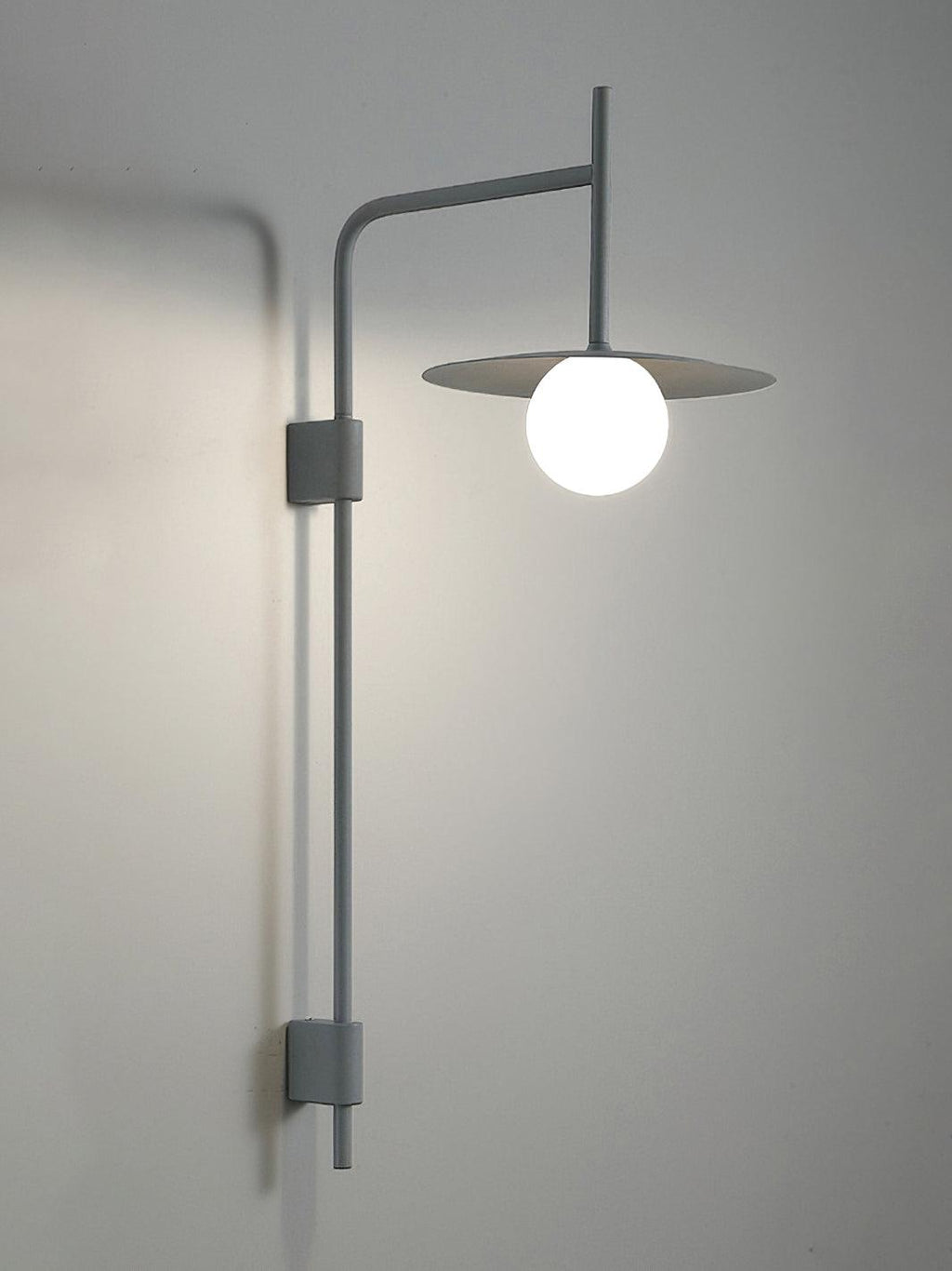 Gea Wandleuchte mit Schwenkarm und Stecksystem – geschwungenes Arm-Design, sanfte Beleuchtung
