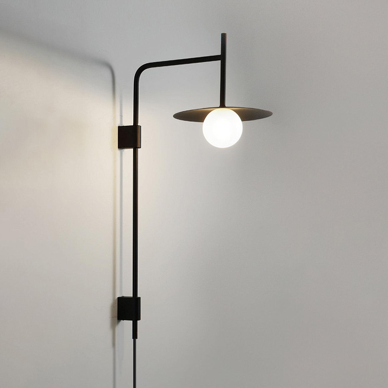 Gea Wandleuchte mit Schwenkarm und Stecksystem – geschwungenes Arm-Design, sanfte Beleuchtung