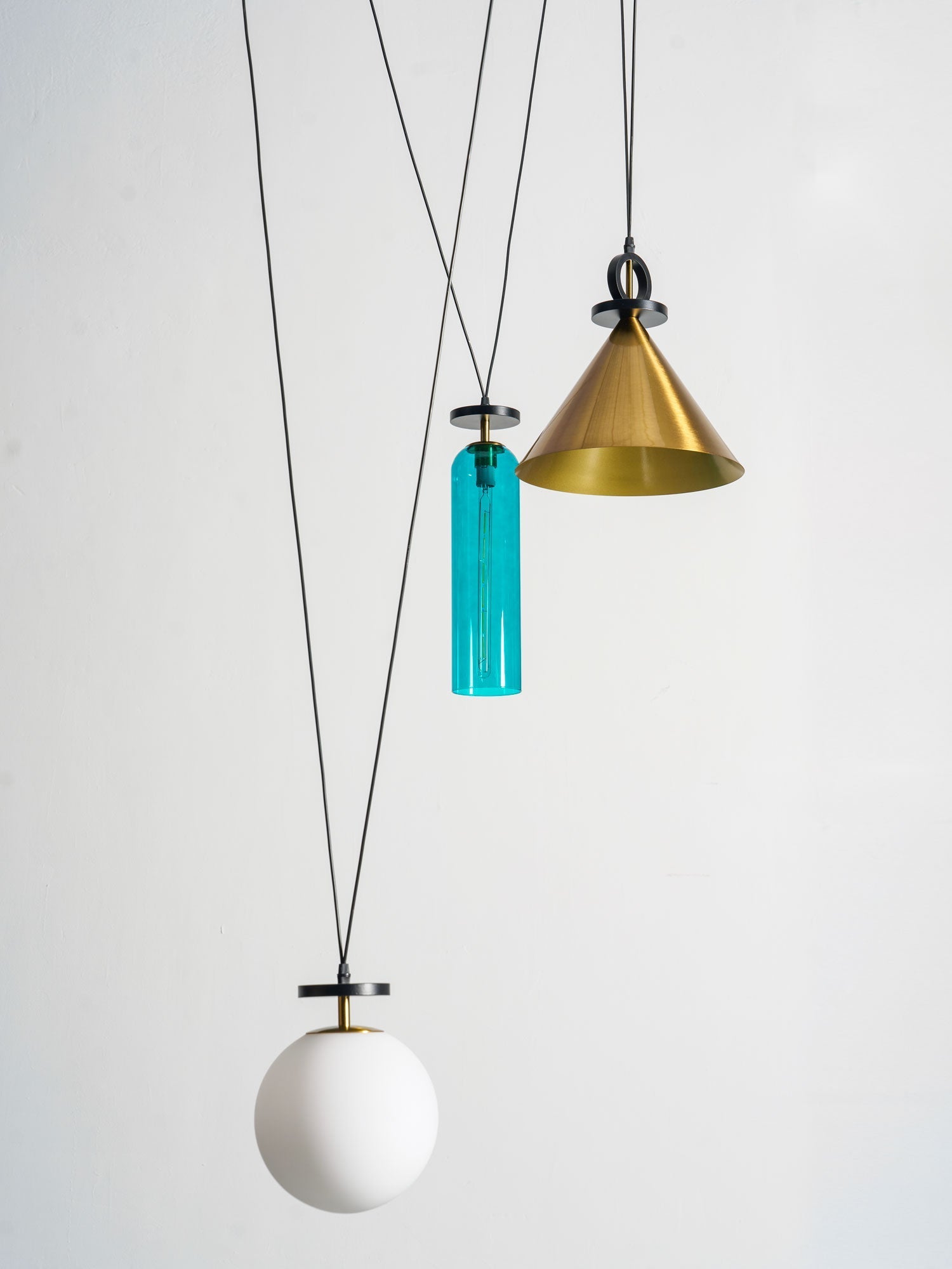 Moderne geometrische Pendelleuchte der Shape-Up-Serie
