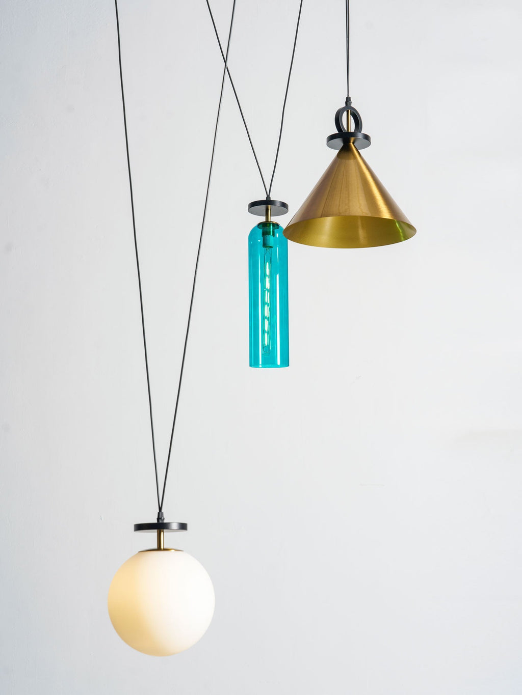Moderne geometrische Pendelleuchte der Shape-Up-Serie