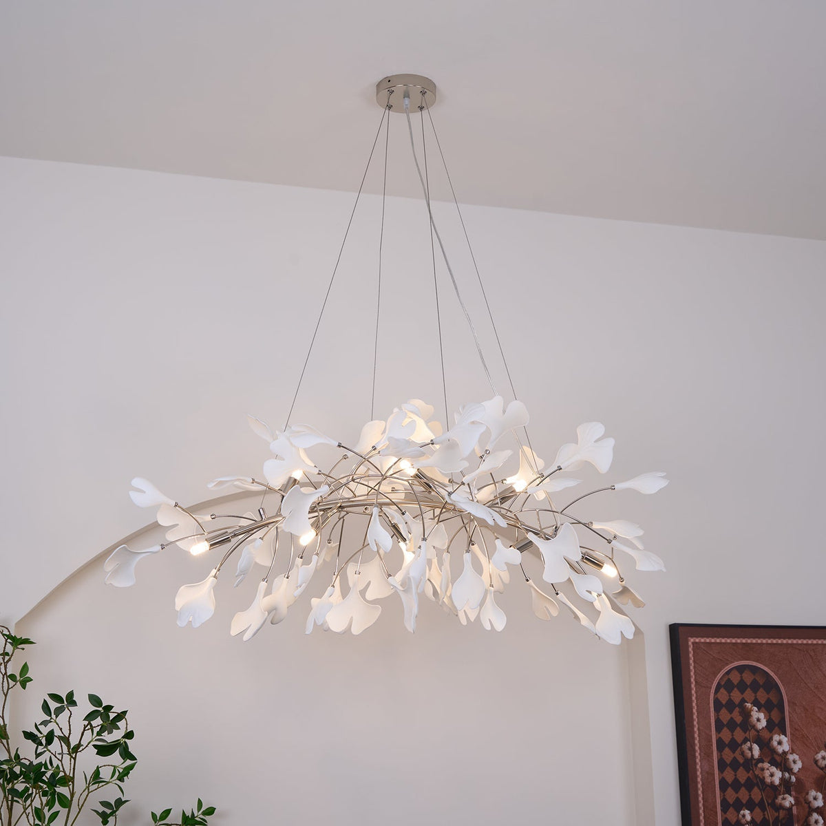 Lustr Arux Gingko — styl Art Deco, design se zakřivením směrem dolů