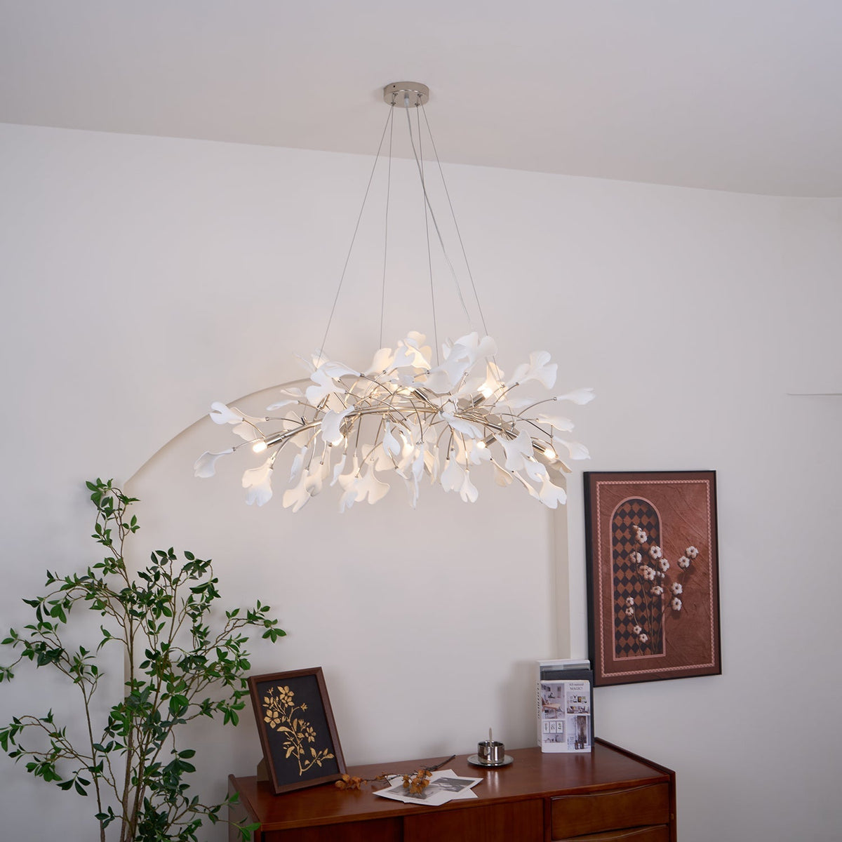 Lustr Arux Gingko — styl Art Deco, design se zakřivením směrem dolů