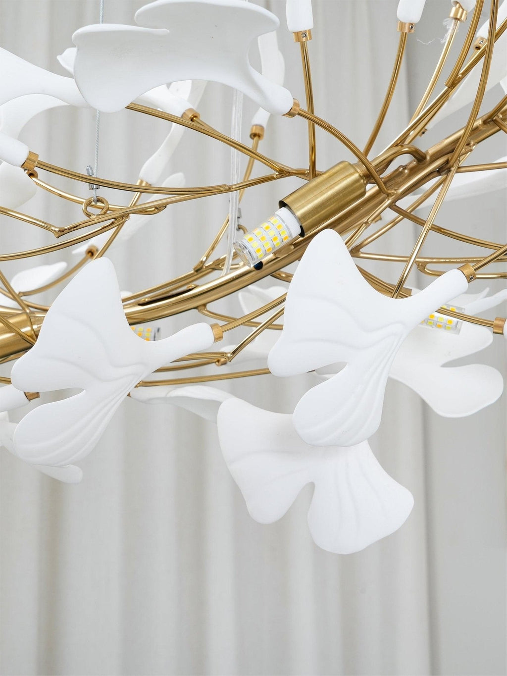 Horizon Bloom Gingko -kattokruunu — veistoksellinen kasviaiheinen kattovalaistus