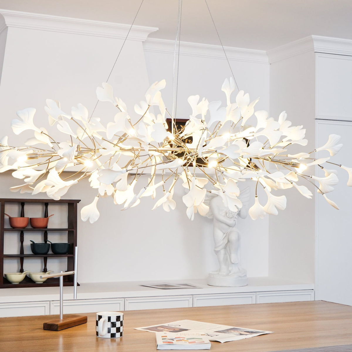 Lustr Arux Gingko — styl Art Deco, design se zakřivením směrem dolů