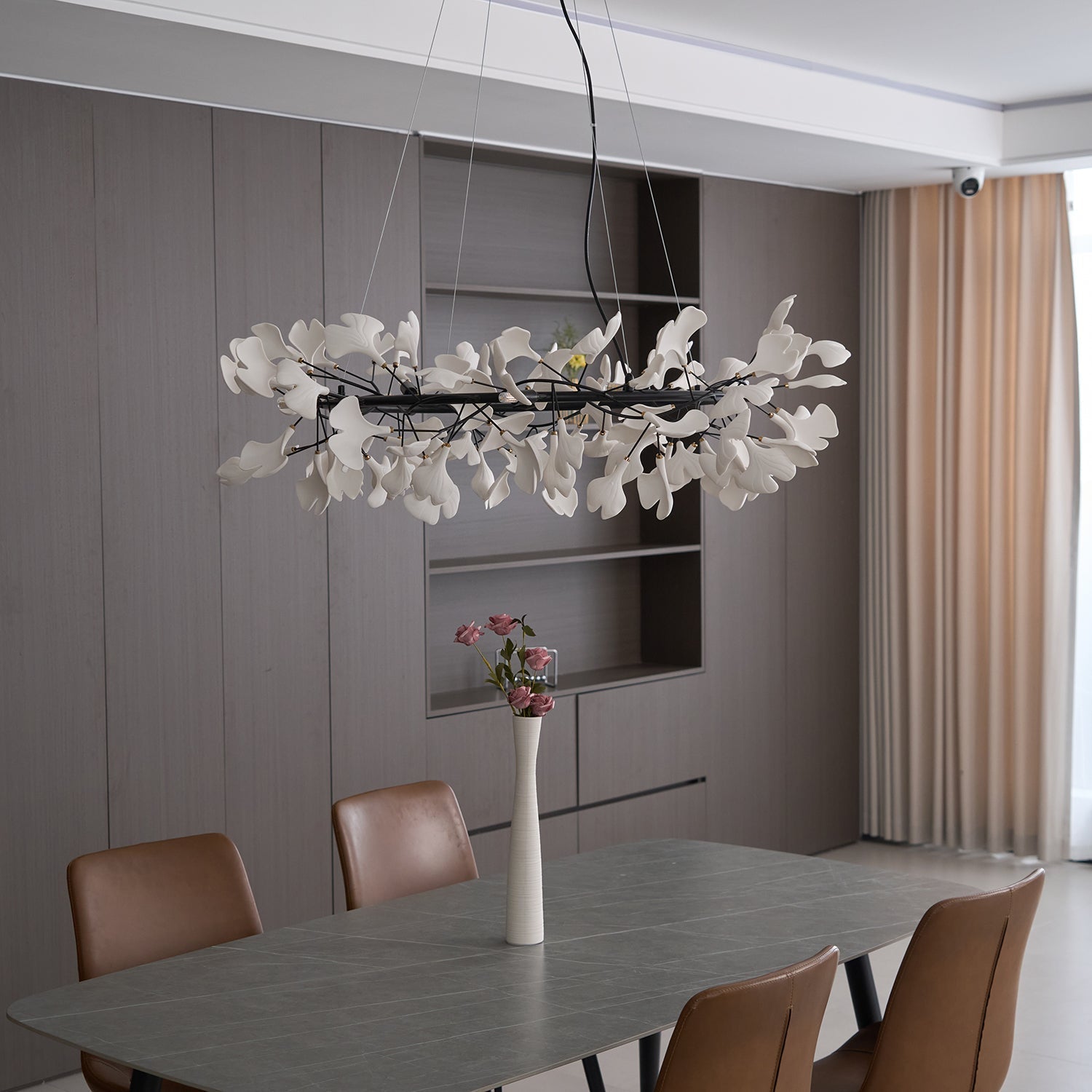 Korunový lustr Gingko — nízkoprofilové provedení 11.8″