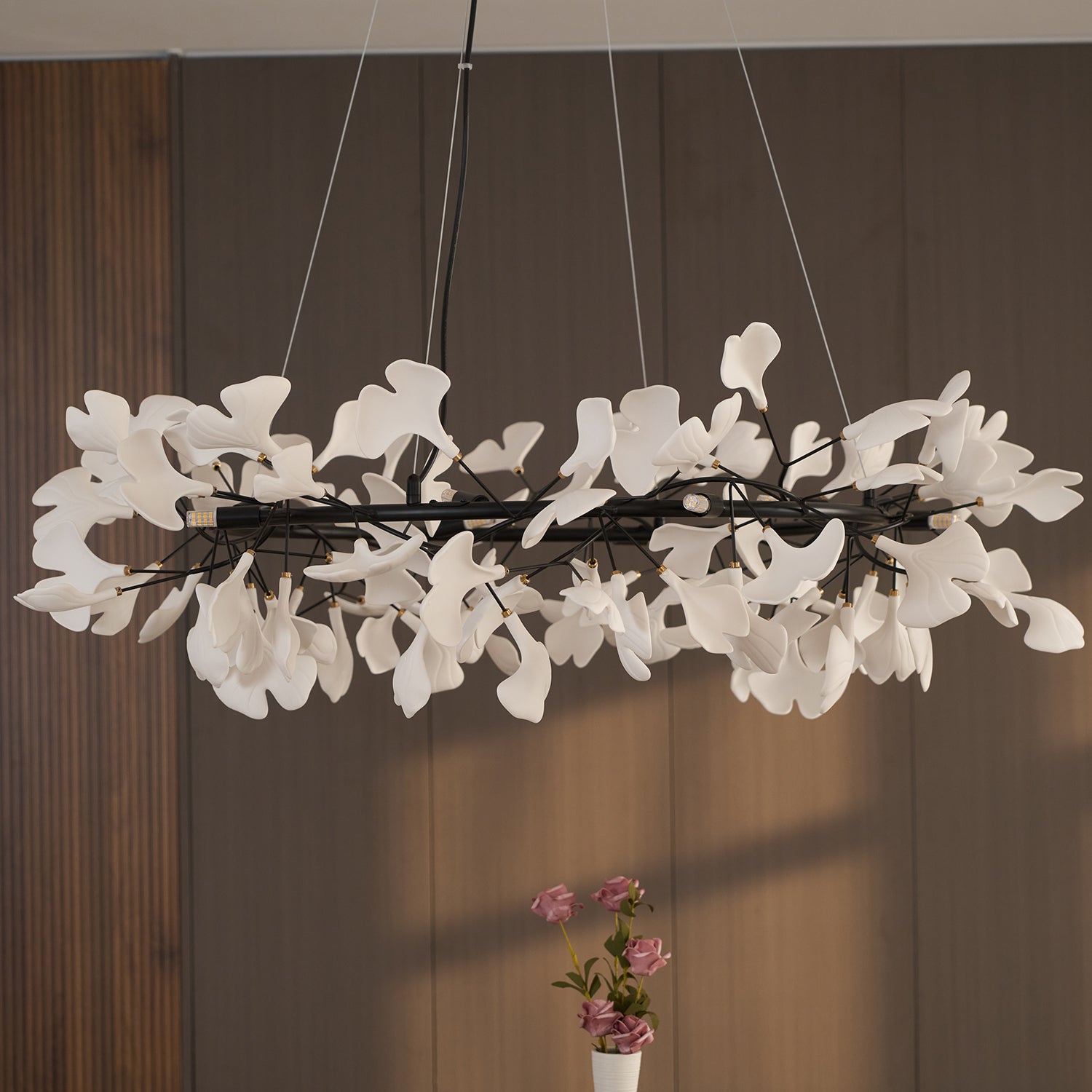 Korunový lustr Gingko — nízkoprofilové provedení 11.8″