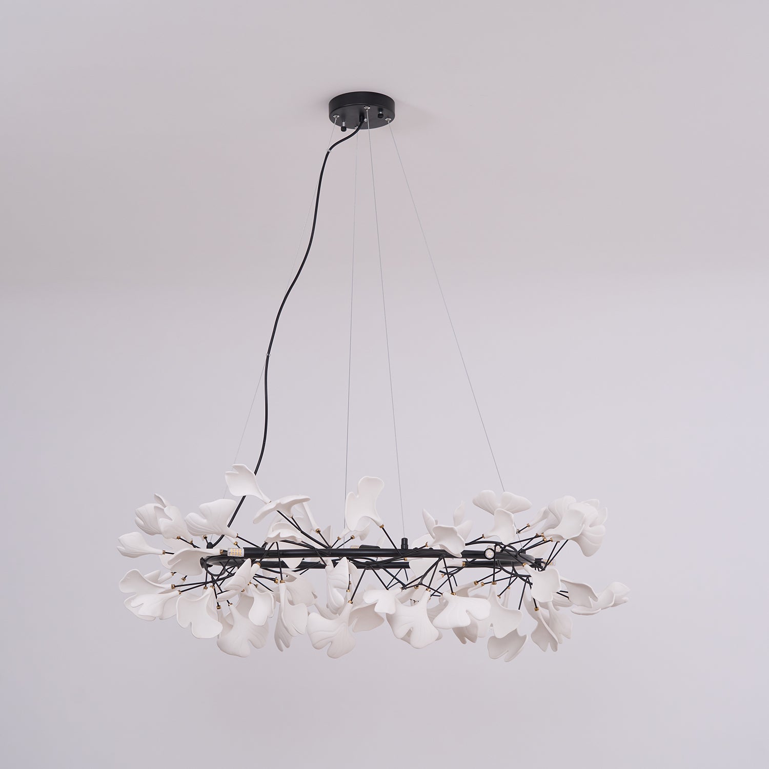 Korunový lustr Gingko — nízkoprofilové provedení 11.8″