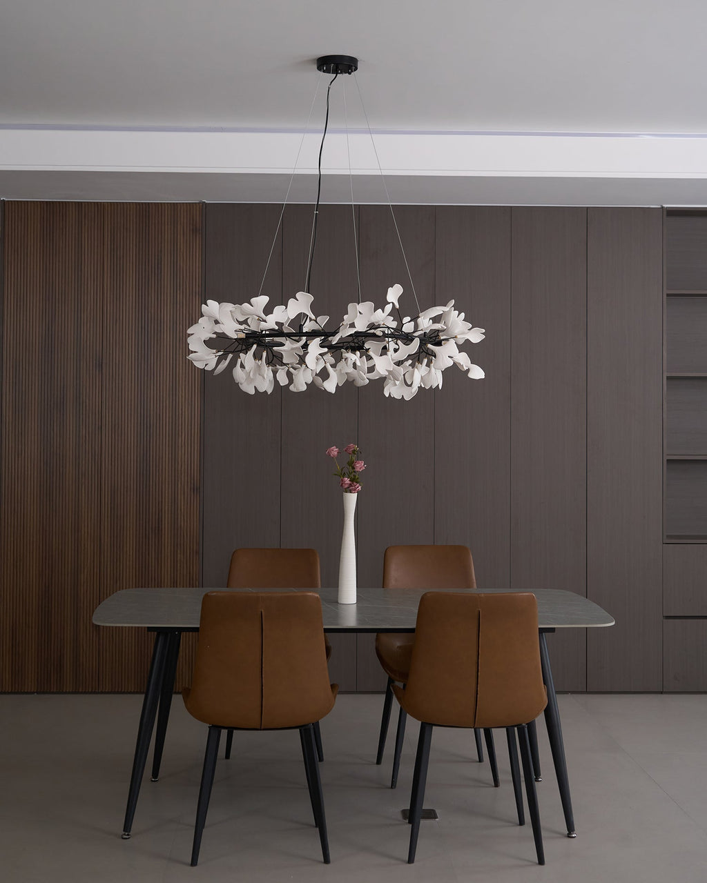 Korunový lustr Gingko — nízkoprofilové provedení 11.8″