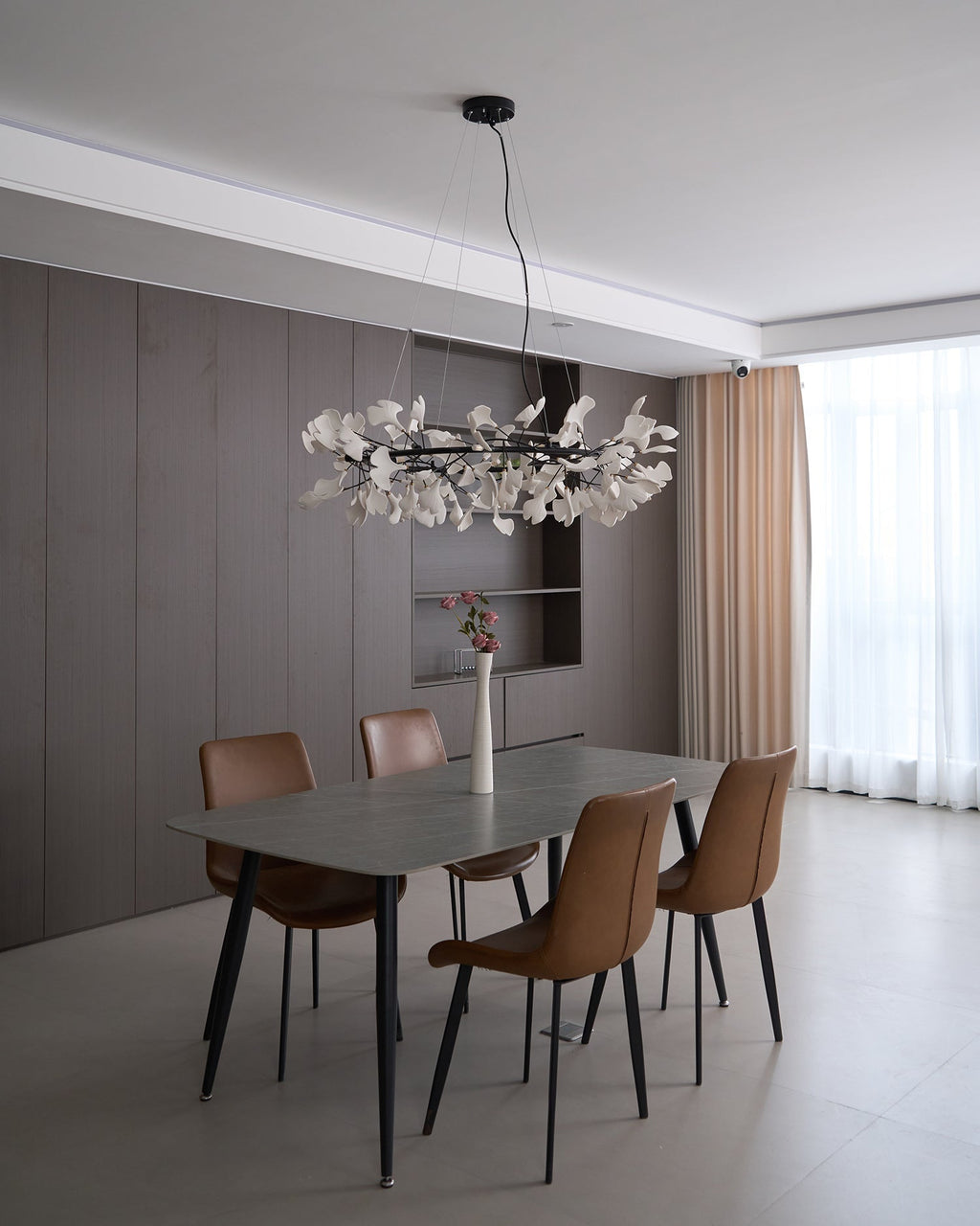 Korunový lustr Gingko — nízkoprofilové provedení 11.8″