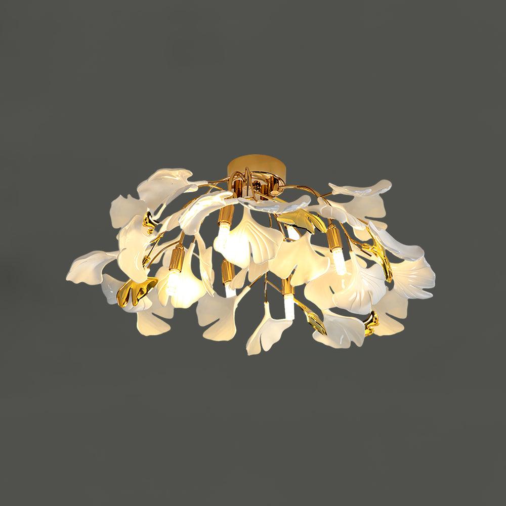 Plafonnier Ginkgo — feuilles en verre blanc dépoli, base en métal doré