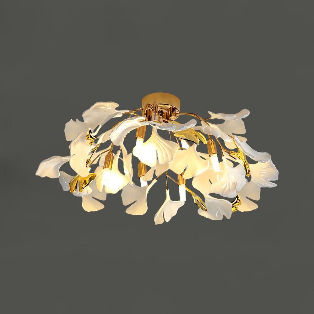 Plafonnier Ginkgo — feuilles en verre blanc dépoli, base en métal doré