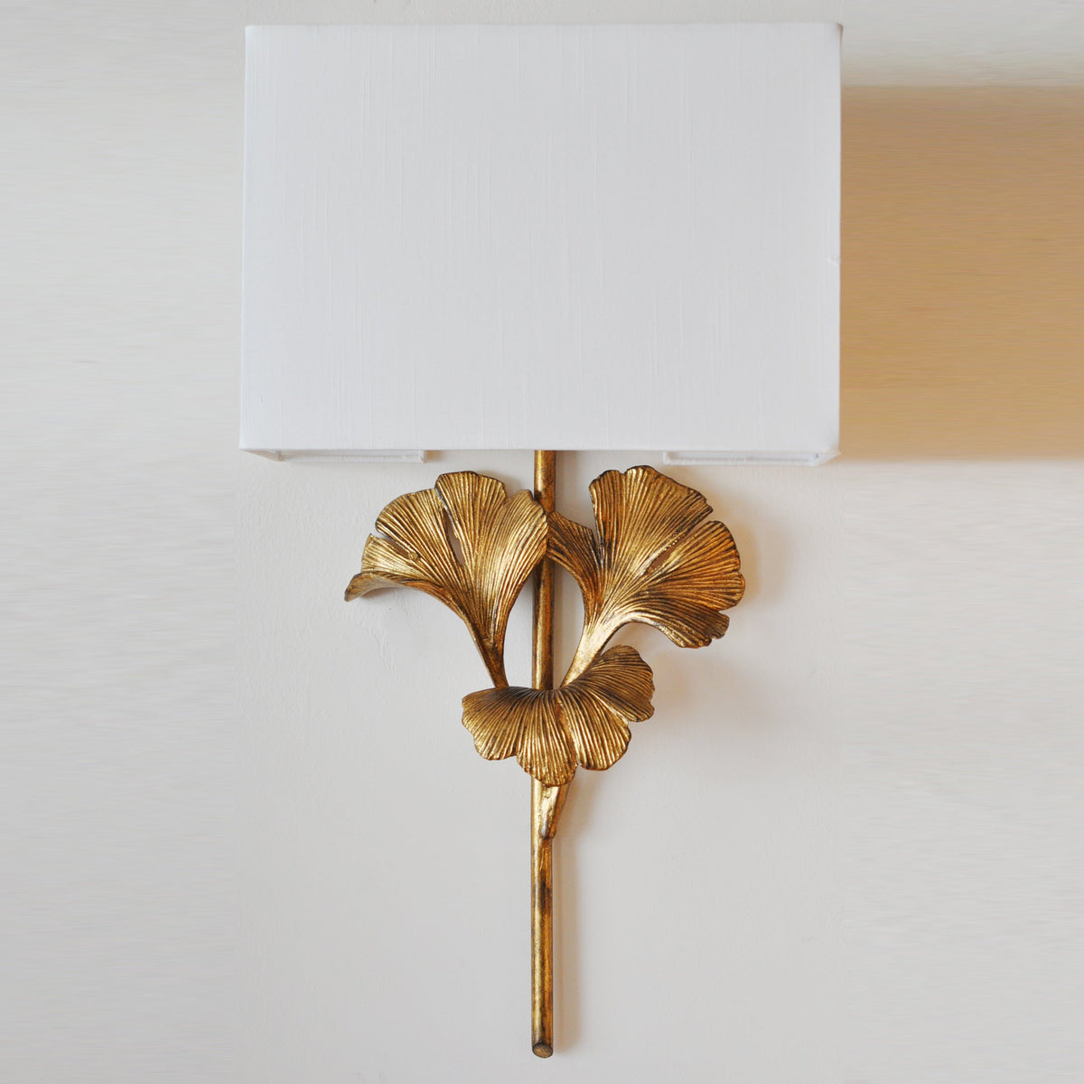 Ginkgo Wall Lamp – Daisy Leaf Design