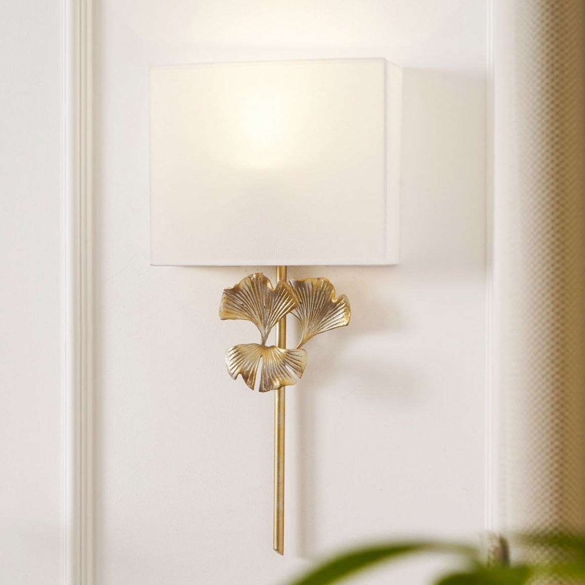 Ginkgo Wall Lamp – Daisy Leaf Design