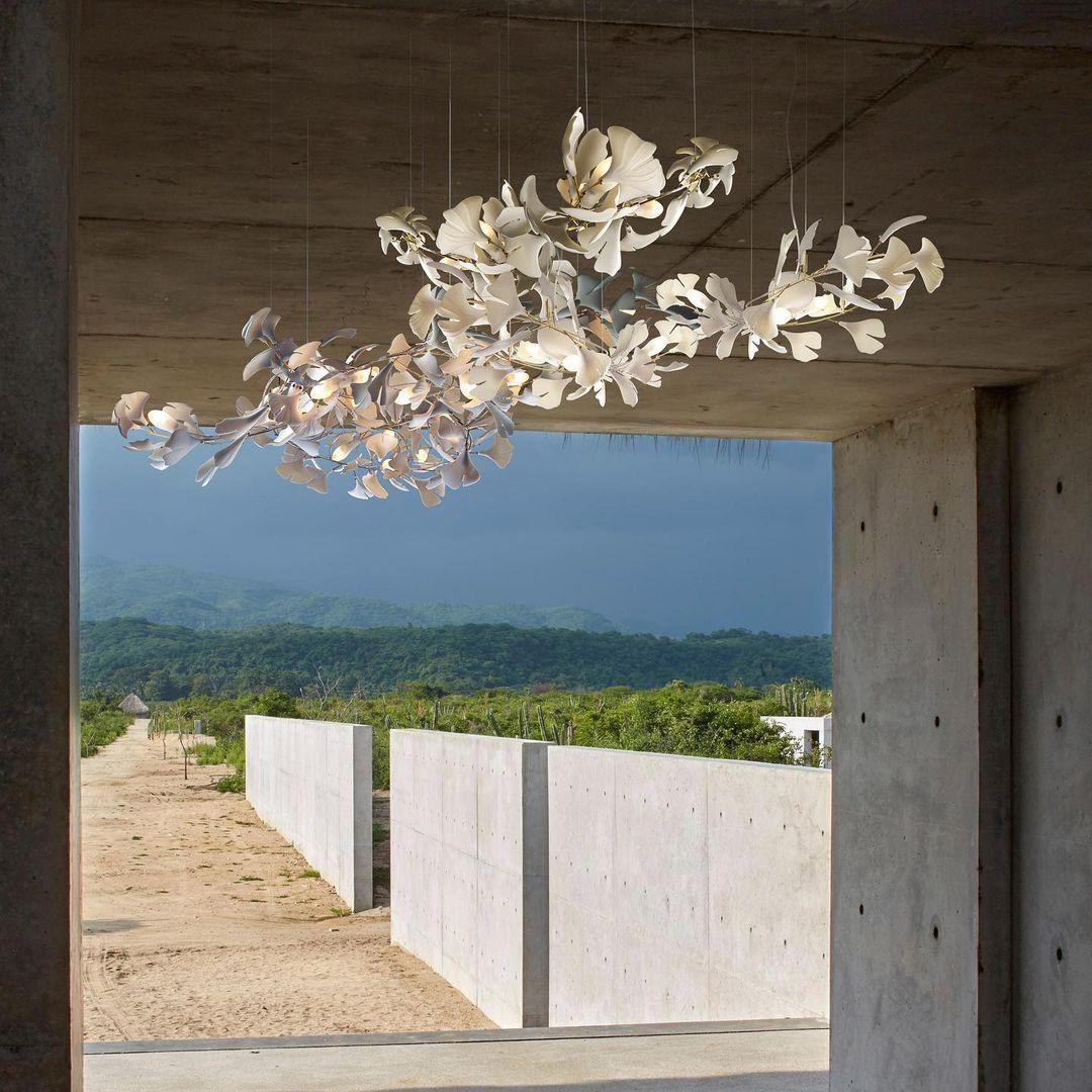 Lineární ručně odlévaný porcelánový lustr Ginkgo