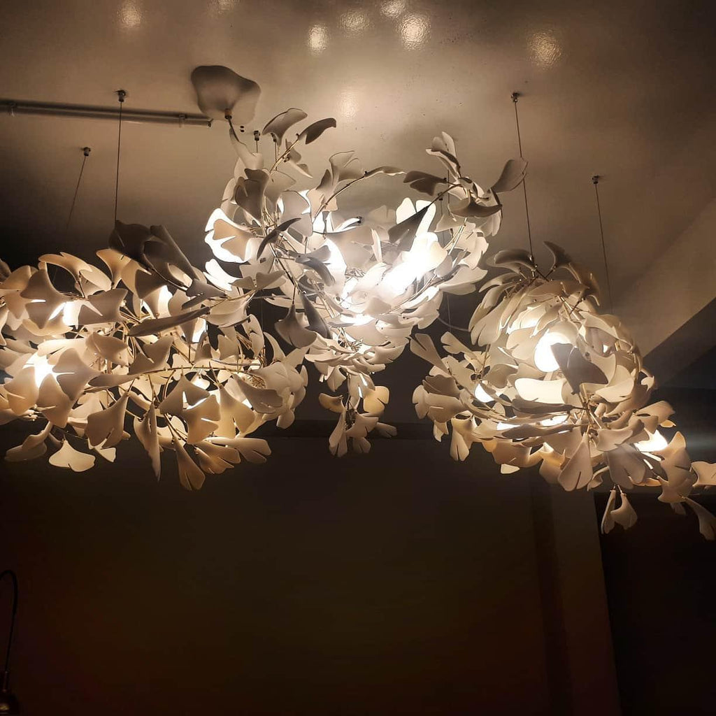 Lineární ručně odlévaný porcelánový lustr Ginkgo