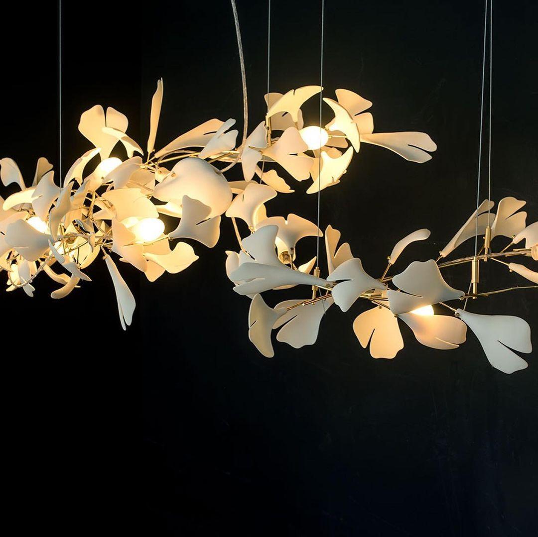 Lineární ručně odlévaný porcelánový lustr Ginkgo