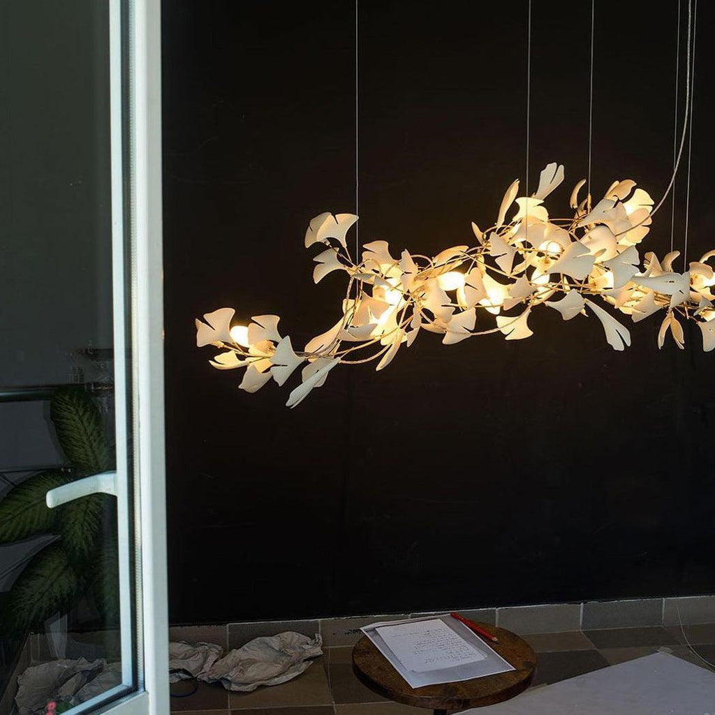 Lineární ručně odlévaný porcelánový lustr Ginkgo